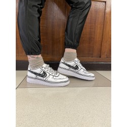 NIKE DONNA - AIR FORCE 1 - COMICS SWOOSH BLACK